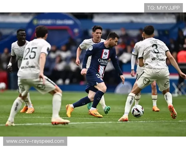 里昂1-0里尔取十连胜，纳尔泰破门格赖夫扑救立功