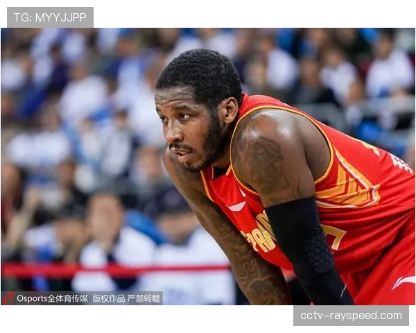 据现场记者消息，亚特兰大更衣室中场休息时进行了激烈的战术讨论